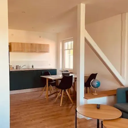 Appartement Lichtdurchflutetes Mit Balkon *