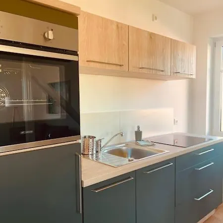 Lichtdurchflutetes Mit Balkon Apartment *