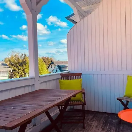 Apartment Lichtdurchflutetes Mit Balkon