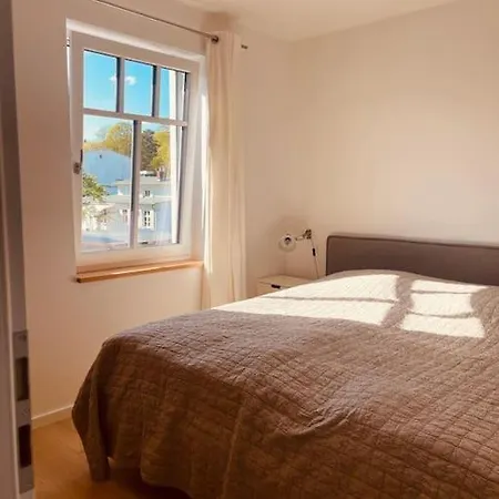 Apartment Lichtdurchflutetes Mit Balkon