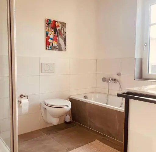 Apartment Lichtdurchflutetes Mit Balkon *