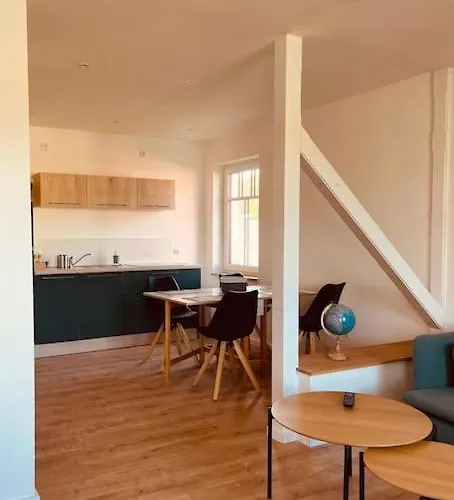 Appartement Lichtdurchflutetes Mit Balkon *