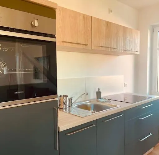 Lichtdurchflutetes Mit Balkon Apartment *