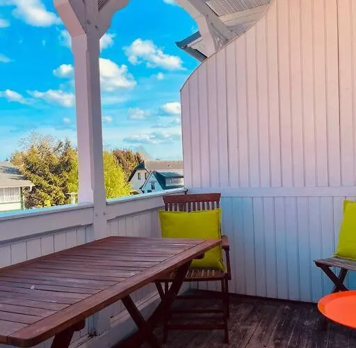 Apartment Lichtdurchflutetes Mit Balkon